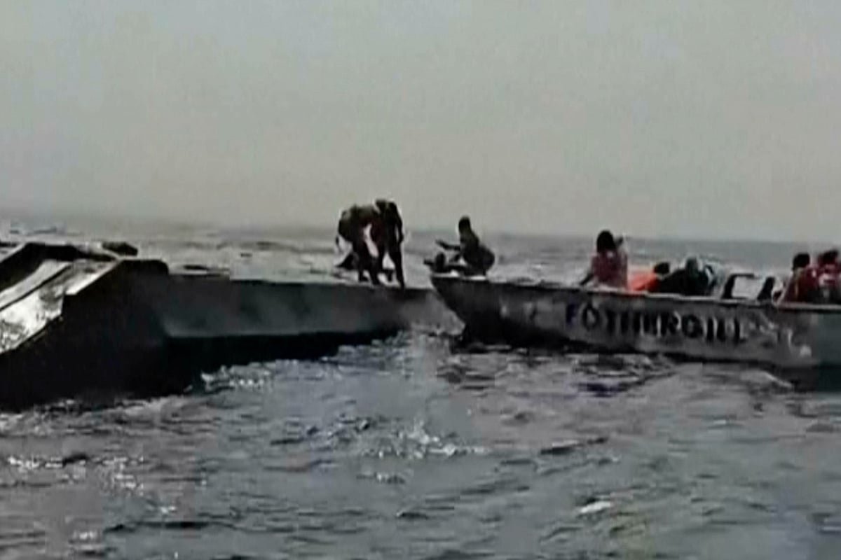 Zimbabwe ferry capsizes with 95 people on board