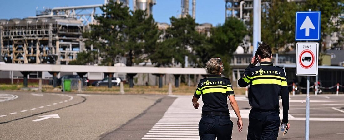 One dead in Rotterdam port refinery blast