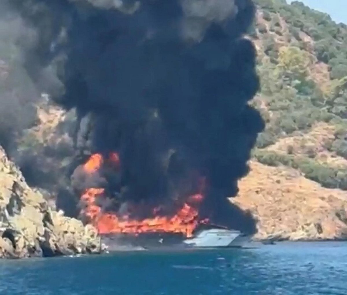 Turkey Tourist Boat Blaze Near Fethiye Forces 115 Passengers and Crew to Leap Into Sea